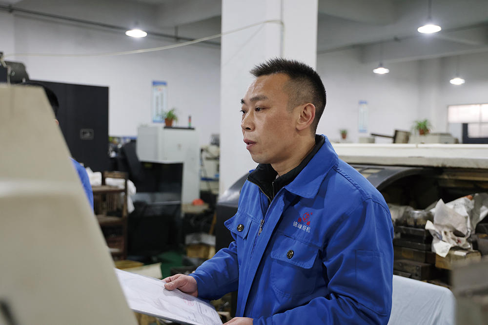 22载执着专注照亮研发之路——记温州工匠、浙江锦峰纺织机械技术研发中心项目经理黄波